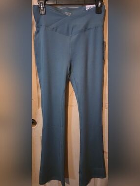 NWT- Atlantic Blue Active Leggings